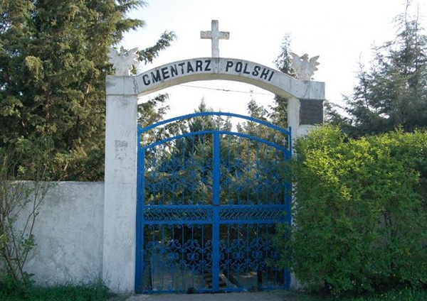 Polish cemetery in Iranian port city to be restored
