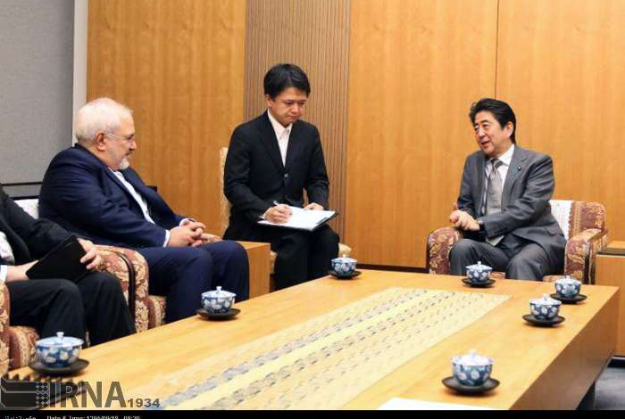 Zarif meets Japanese premier in Tokyo