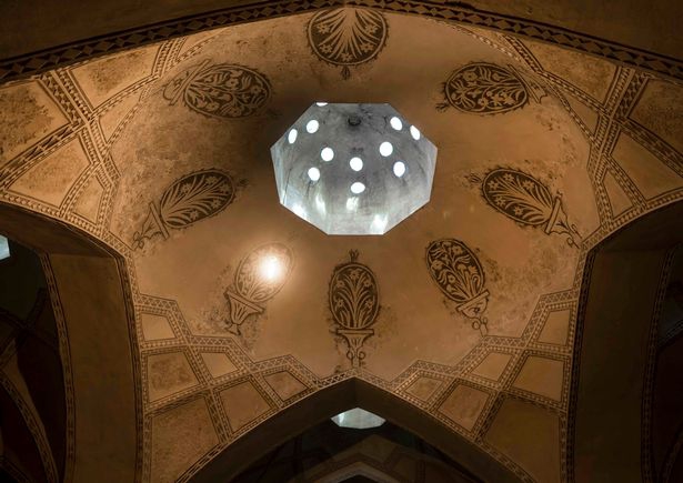 Incredible pictures reveal beautiful ceilings in Iran