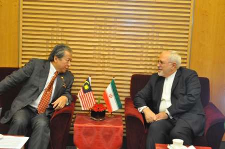 Zarif confers with Malaysian counterpart