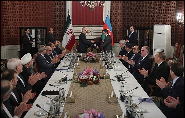 Iran, Azerbaijan ink two co-op agreements