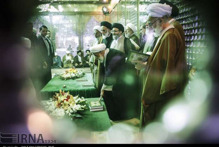 Assy. of Experts pay homage to Imam Khomeini