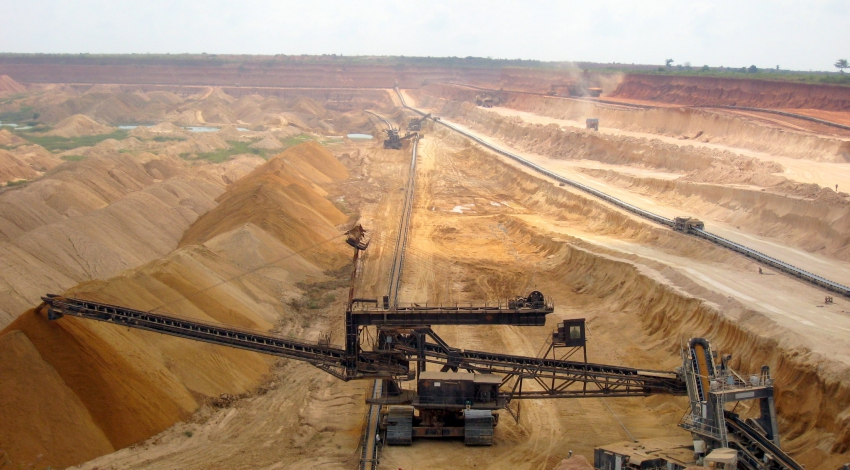 Iran signs $1 billion deal to develop Mehdiabad zinc mine