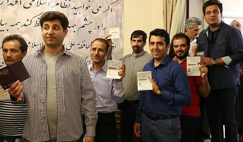 Iranian nationals in Syria casting ballots to elect next president