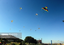 Photos: Children fly kites in Sanandaj  <img src="https://cdn.theiranproject.com/images/picture_icon.png" width="16" height="16" border="0" align="top">