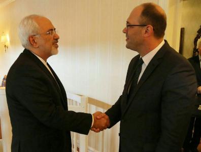 Zarif discusses issues of mutual interest with Croatian counterpart