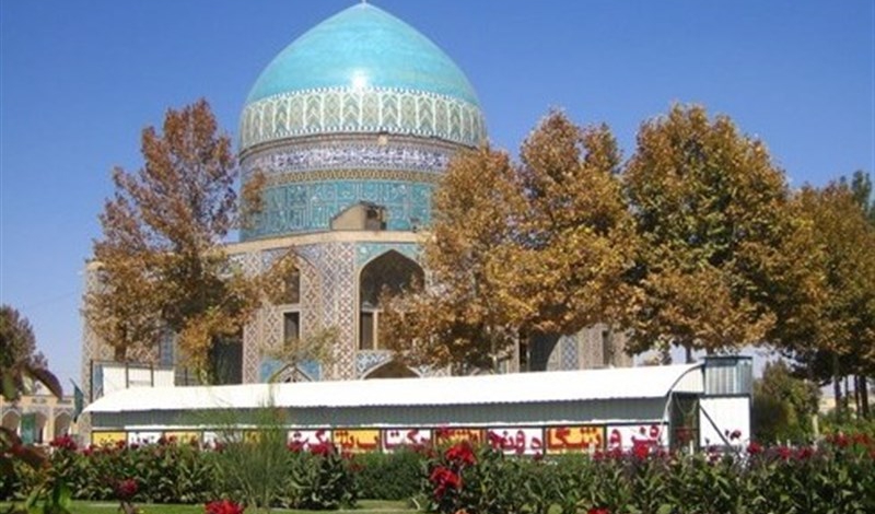 Khajeh Rabi Mausoleum: A beautiful building with a blue dome