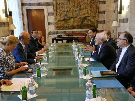 Zarif hold talks with Italian counterpart