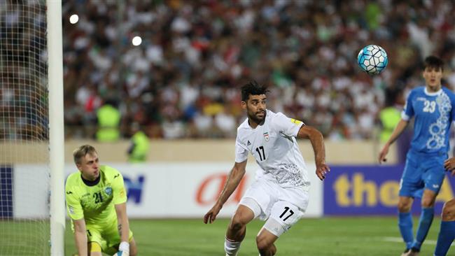 Iranian striker Mehdi Taremi decides to stay at Persepolis football club