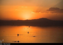 Photos: Lake Urmia  <img src="https://cdn.theiranproject.com/images/picture_icon.png" width="16" height="16" border="0" align="top">