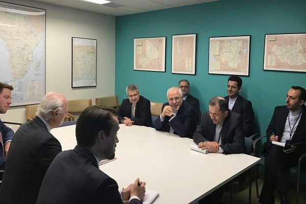 Zarif meets with ICRC head, UN envoy for Syria in NY