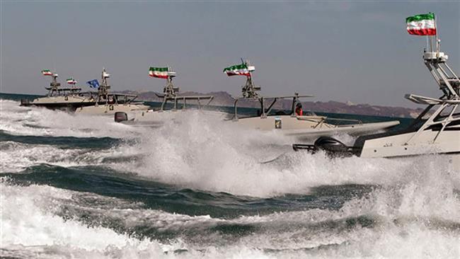 IRGC Navy holds parade in Persian Gulf