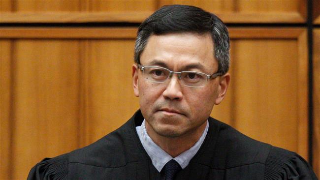 Hawaii judge again blocks Trumps travel ban