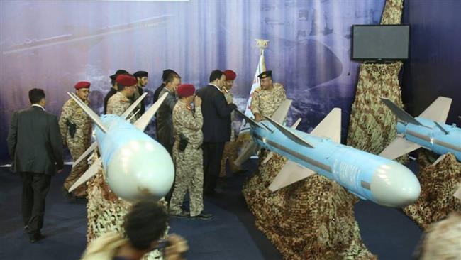 Top Yemeni commanders visit naval missiles at Hudaydah exhibition