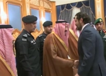 Grim Hariri stands in queue to salute Saudi king