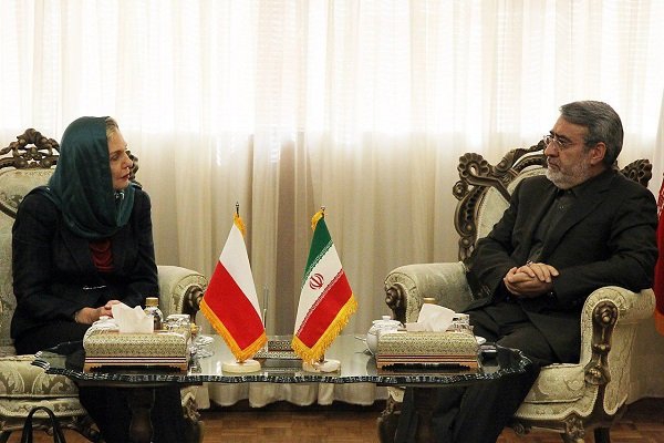 Iran ready to expand all-out coop. with Poland