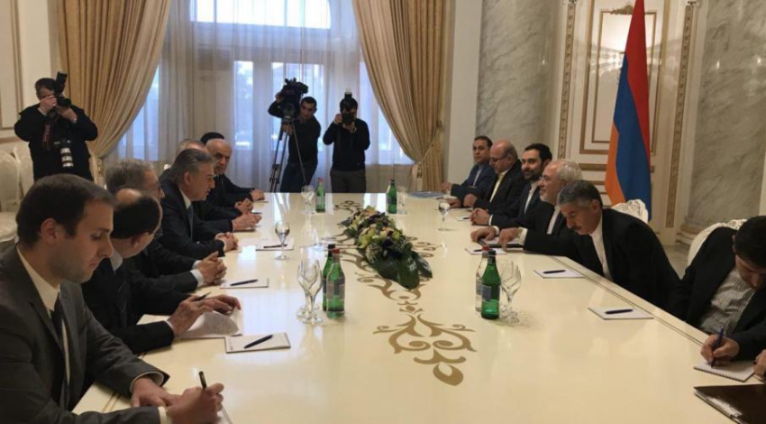 Zarif discusses mutual cooperation with Armenian PM