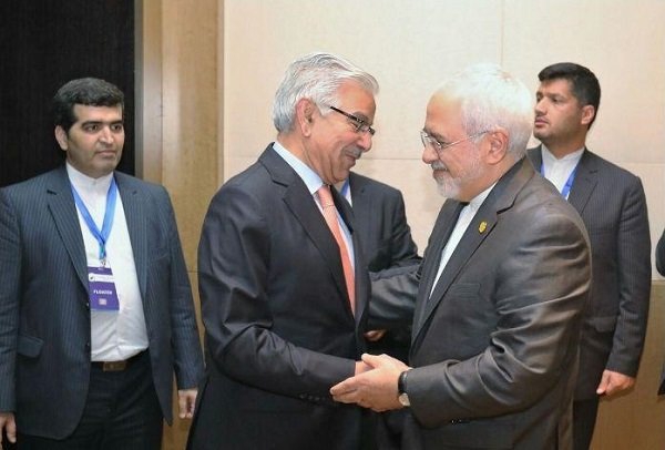 Iranian, Pakistani FMs meet in Baku