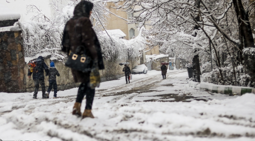 Heavy snow in Tehran shuts schools, airports