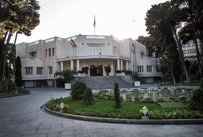 Man shot down after trying to enter Iran Presidents office with machete