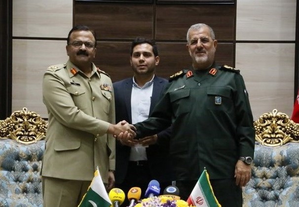 Iran, Pakistan discuss military cooperation