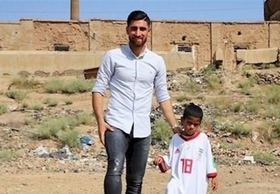 Iranian boy who had football players name tagged on his shirt meets his idol