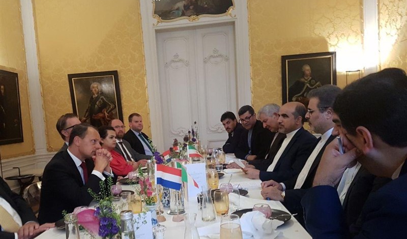 Iranian, Dutch diplomats discuss closer ties