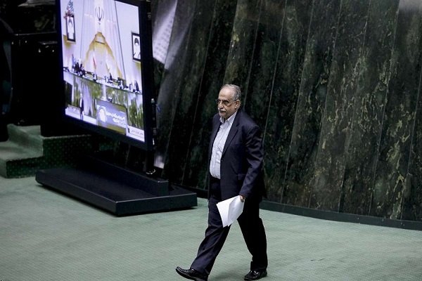 Iranian Parliament to impeach minister of economy