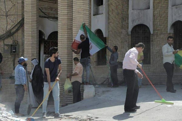 Basra youths symbolically clean Irans burned consulate