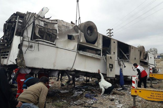 Bus turns over in Fars, kills 5, injures 15 including 2 French