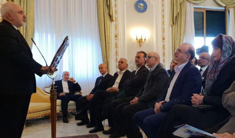 Zarif meets with Iranian expatriates in Rome