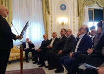 Zarif meets with Iranian expatriates in Rome