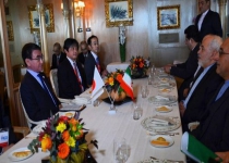 Zarif meets with Japanese counterpart to discuss intl., regional, bilateral issues