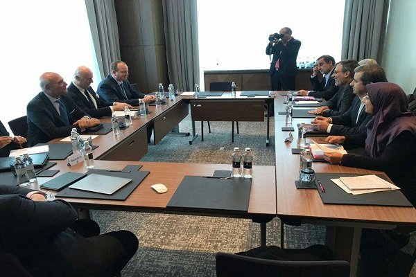 Jaberi Ansari meets with de Mistura during Astana peace talks