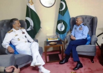 Iran, Pak military leadership discuss defense cooperation