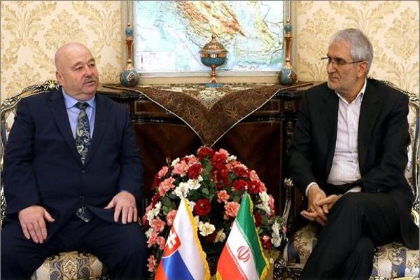 Iran, Slovakia call for expanding bilateral trade coop.