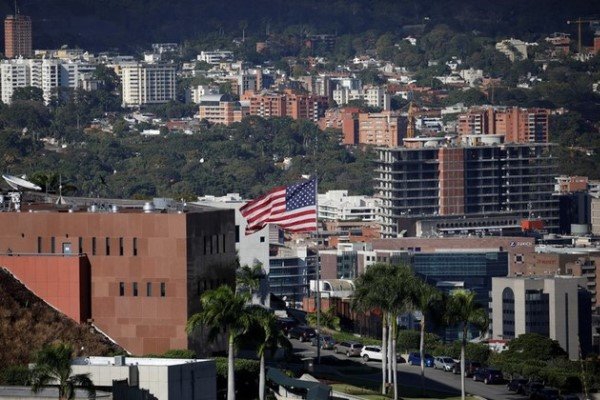 US orders some diplomats to leave Venezuela