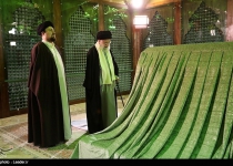 Photos: Leader pays tribute to Imam Khomeini, martyrs  <img src="https://cdn.theiranproject.com/images/picture_icon.png" width="16" height="16" border="0" align="top">