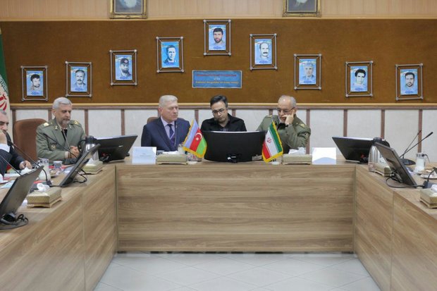 Azeri delegation pays visit to Iran Army staff college Dafoos