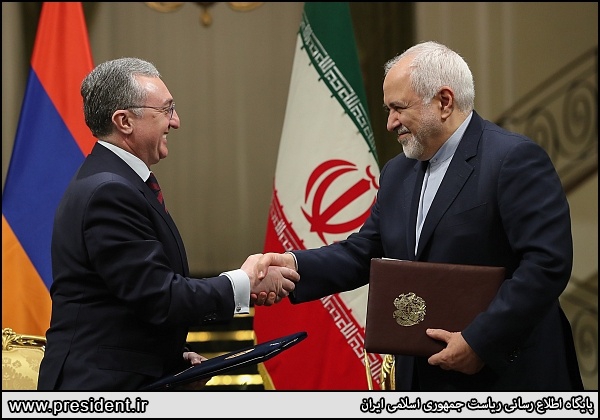 Iran, Armenia sign 2 MoUs on economic coop.