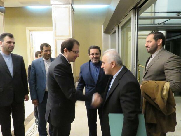 Irans economy min. in Baku for joint economic commission