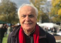 UK priest hails Imam Ali