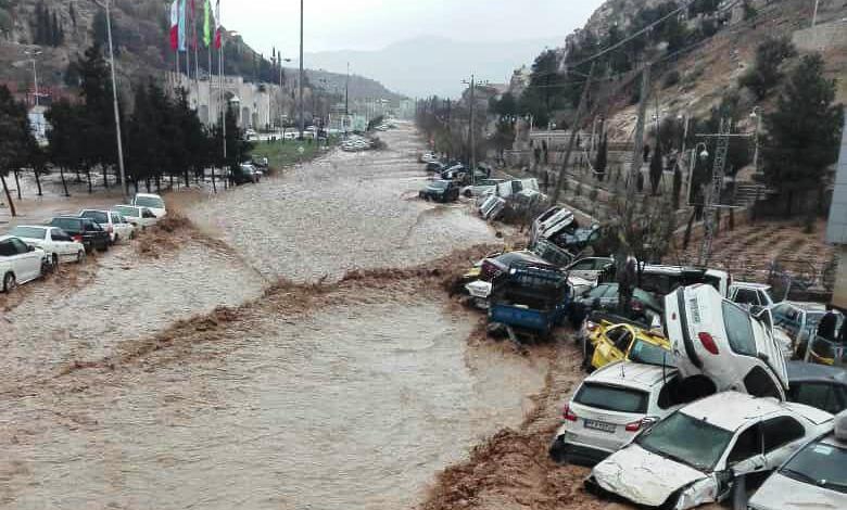 Army steps in to help flood-stricken people in Shiraz