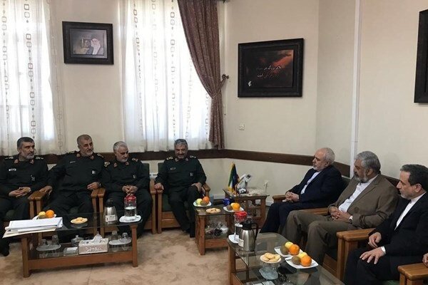 Iranian FM Zarif meets IRGC cmdr.