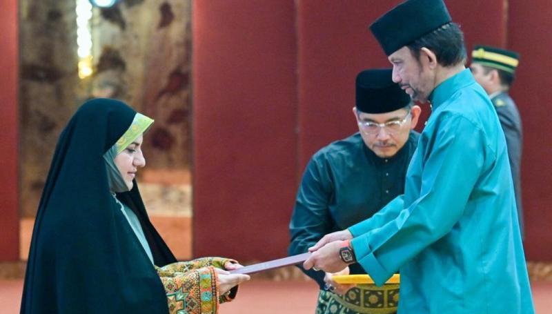 Iranian envoy presents credentials to Brunei king