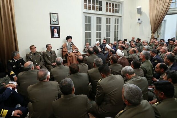 Leader receives Iran Army commanders on threshold of Army Day