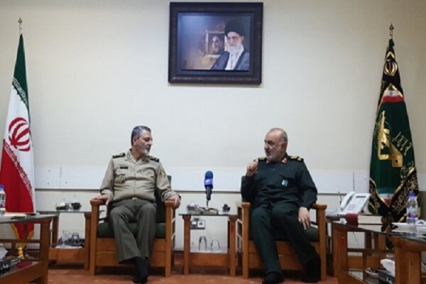 IRGC, Army top commanders hold meeting, stress unity among armed forces