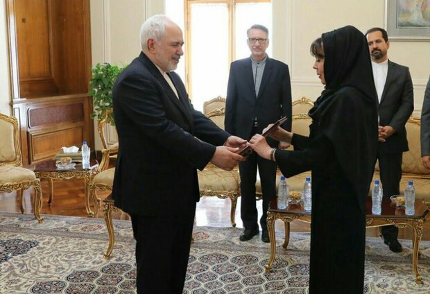 New Bolivian envoy submits credentials to Zarif
