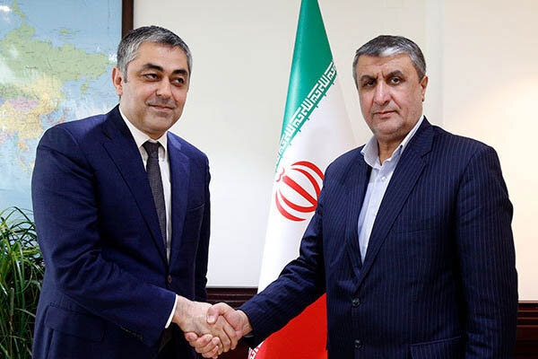 Iran, Azerbaijan confer on expansion of economic, road ties
