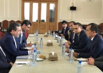 Araghchi, Indonesian official confer on bilateral ties